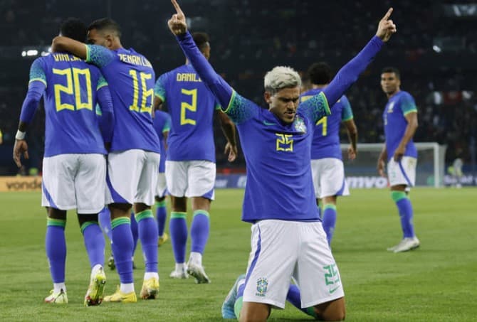Brasil goleia Tunísia em último amistoso antes da Copa do Mundo