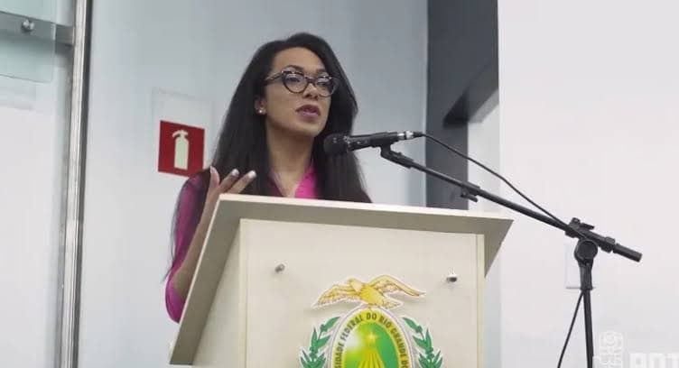 FOI PARA JUSTIÇA: Candidata Transexual do PDT se diz discriminada; Enquanto recebeu R$ 10 mil de fundo eleitoral, prima da esposa de Carlos Eduardo recebeu R$ 150 mil