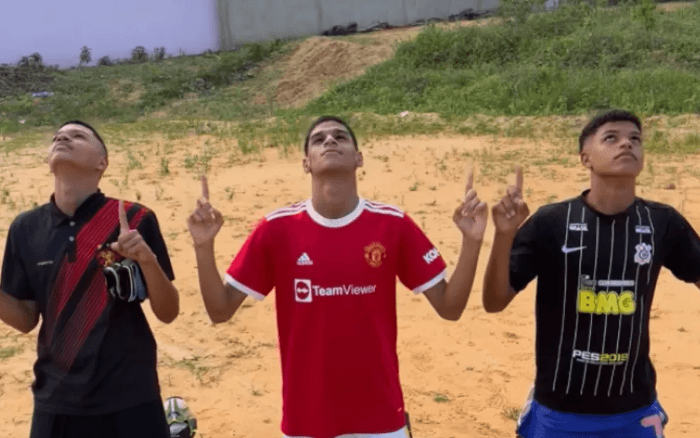 Luva de Pedreiro apaga vídeo sobre fim de carreira e posta: "Vamos voltar mais fortes"