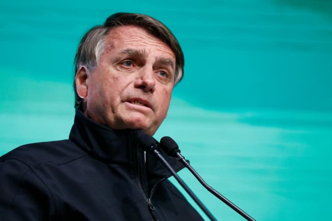 "Mais um abuso do TSE", diz Bolsonaro sobre veto ao uso de celulares na cabine de votação