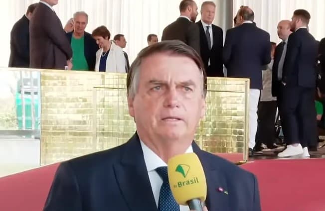 "O que está em jogo é nossa liberdade, nosso futuro", diz Bolsonaro em desfile em Brasília