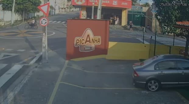 Restaurante ‘A Picanha' funcionará com espaço reduzido neste domingo (25) após acidente em que um carro invadiu o local