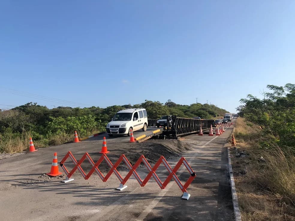 Tráfego de veículos é liberado em trecho da BR-101 Norte onde cratera se abriu