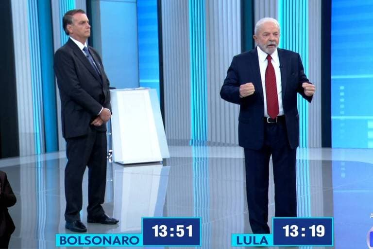 "Povo foi tratado pela primeira vez com humanismo por médicos", diz Lula ao defender Mais Médicos; Bolsonaro rebate: "roubavam salário"