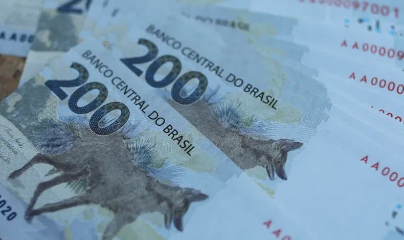 Massa de salários em circulação na economia cresce R$ 24 bilhões em 1 ano, aponta IBGE