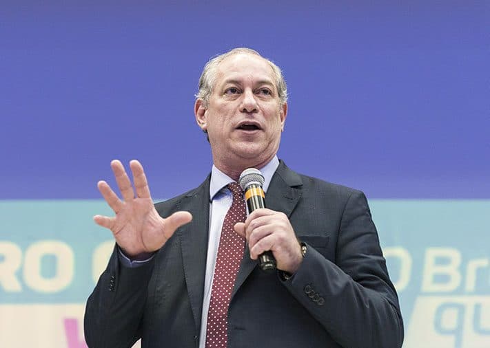 Ciro se diz ‘preocupado' e pede tempo para decidir sobre 2º turno