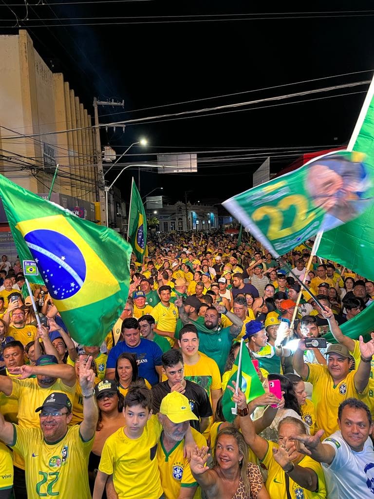 [FOTOS E VÍDEOS] Multidão acompanha toda passeata e comício Pró-Bolsonaro em Mossoró