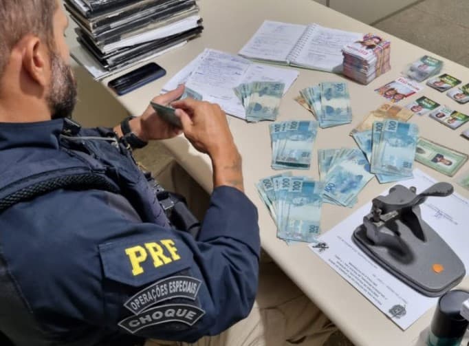 Candidata à deputada federal Samanda Alves (PT) nega envolvimento com casal preso com santinhos de sua candidatura, dinheiro em espécie e lista de nomes