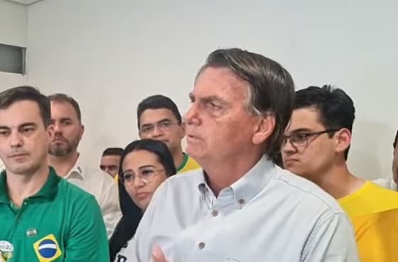 “Ele pode me chamar de genocida, e eu não posso chamá-lo de ladrão”, diz Bolsonaro ao criticar TSE