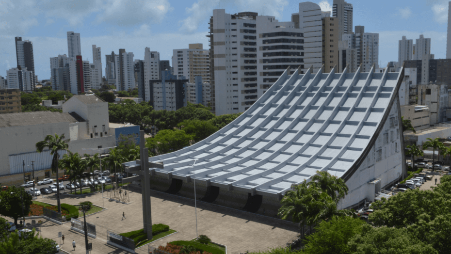 Mais um pai denuncia padre por assédio contra adolescente
