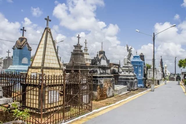 Dia de Finados deve atrair 70 mil visitantes aos cemitérios públicos de Natal; confira horário das missas