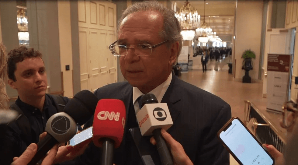 Paulo Guedes diz que ‘FMI tem de falar menos besteira' e que EUA e Europa ‘estão dormindo no volante'