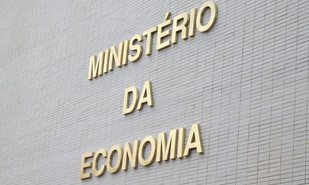 Contas do governo têm melhor superávit para setembro em 12 anos: R$ 10,9 bilhões