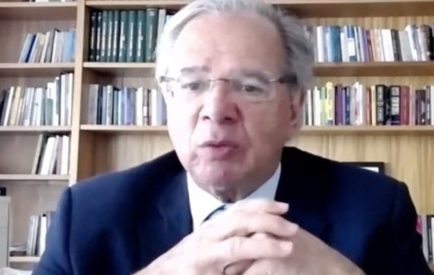 Desesperado, “outro lado” solta uma fake news por dia, diz Guedes