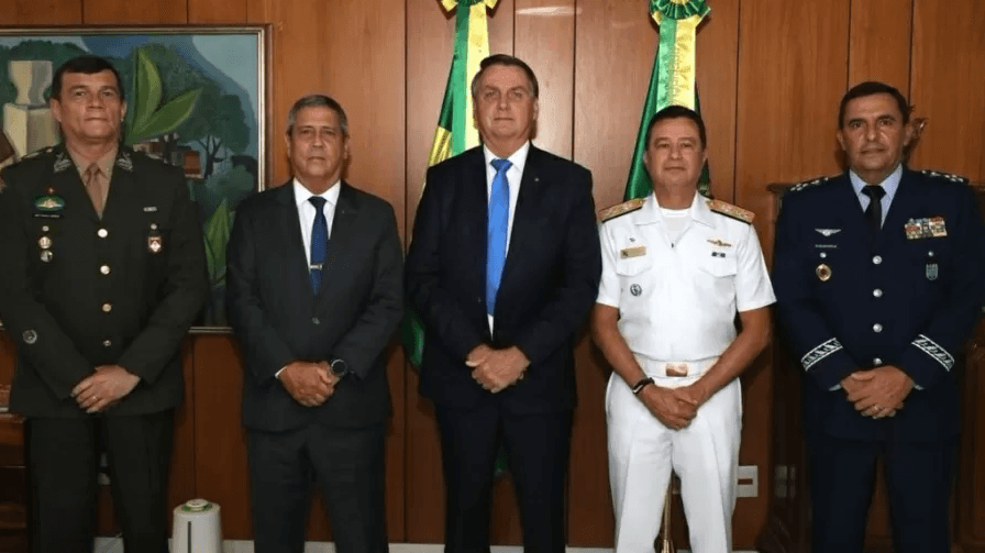 Bolsonaro reúne ministros e comandantes das Forças Armadas para discutir ação no TSE