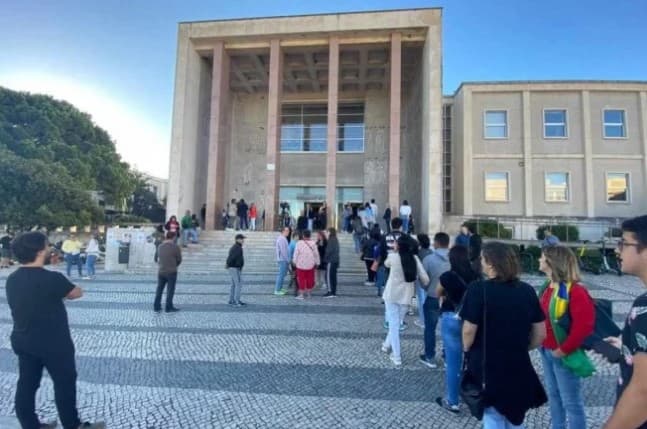 Votação de brasileiros em Lisboa tem filas e confusão