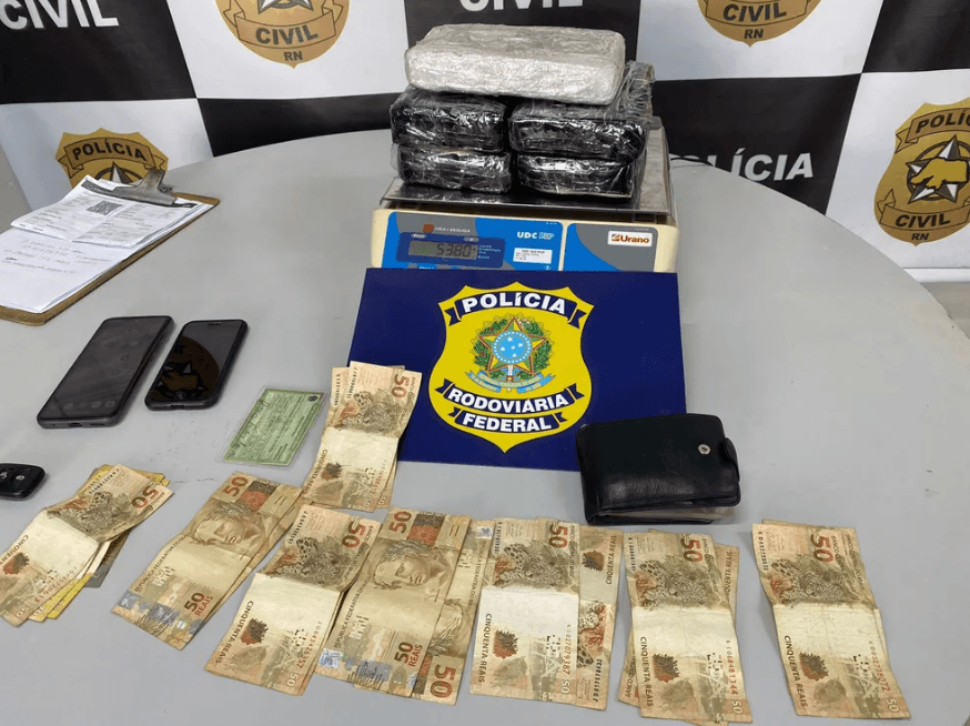 PRF prende homem que transportava 5 quilos de cocaína escondidos no carro em Mossoró