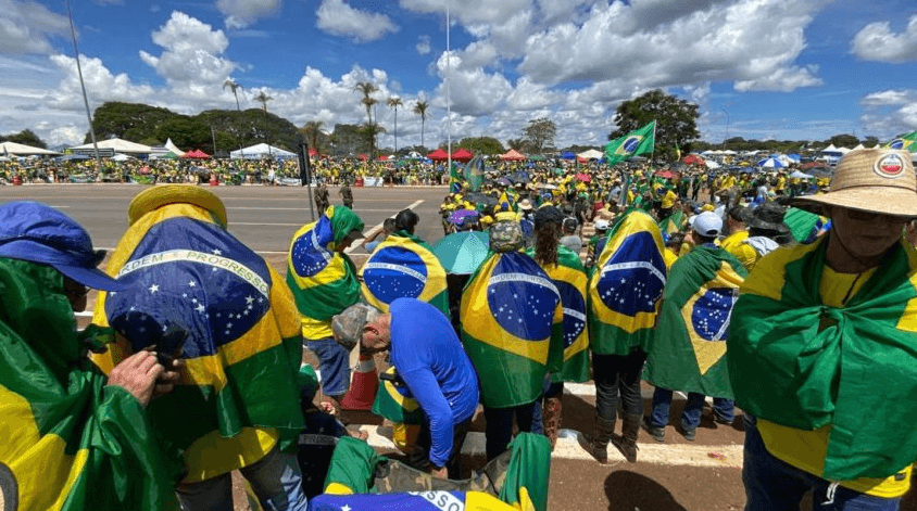 FOTOS: Feriado da República é marcado por protestos contra Lula