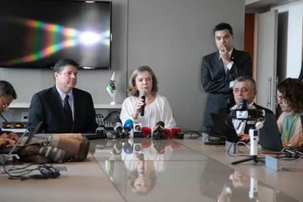 Transição: PT formaliza convite para MDB integrar conselho de Lula