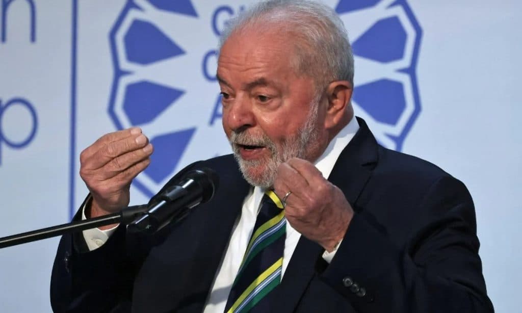“Vai aumentar o dólar, cair a bolsa? Paciência!”, diz Lula ao defender o fim do teto de gastos