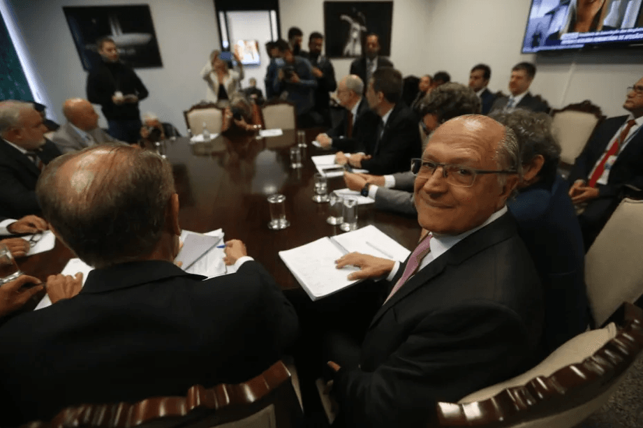 PEC da Transição pode gerar déficit até o fim do governo de Lula e turbinar dívida pública