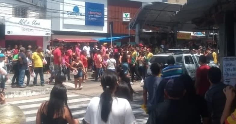 Mulher é morta a tiros no meio da rua no Alecrim, em Natal