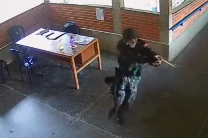 Atirador que atacou escolas no Espírito Santo e matou 3 pessoas tem 16 anos e usou arma do pai policial