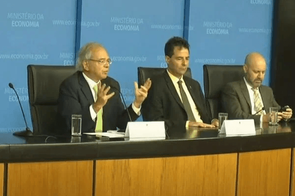 VÍDEO: "Já ganhou, cala a boca, vai trabalhar, vai construir um negócio melhor", diz Guedes ao criticar governo Lula