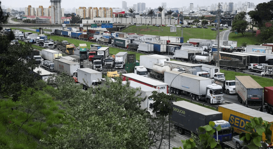 Manifestações contra a vitória de Lula em rodovias seguem ativas em 16 estados