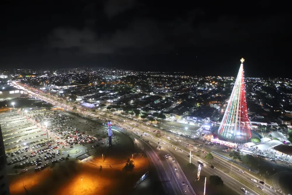 [FOTOS] NATAL EM NATAL: Com 110 metros de altura, Árvore de Mirassol é acesa