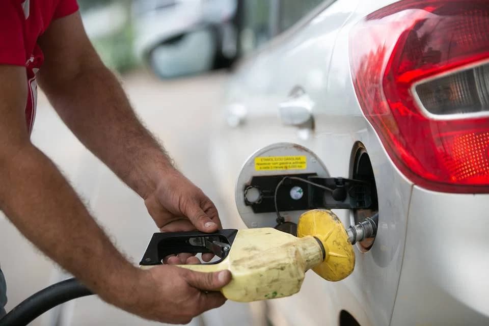 Prepara o bolso: reoneração de combustíveis deve elevar preço da gasolina em R$ 0,69 por litro