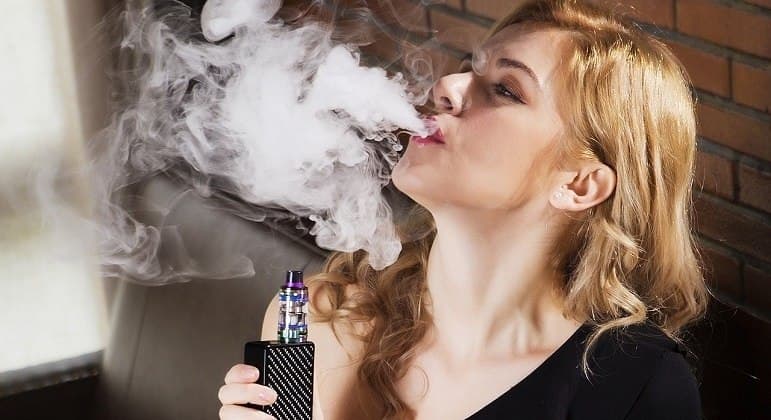 Fumar cigarro eletrônico facilita o surgimento de cáries, aponta estudo