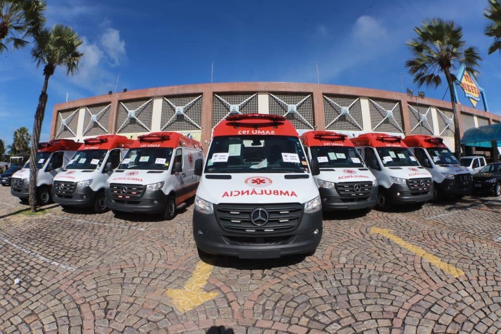 Ministro da Saúde entrega ambulâncias em Natal