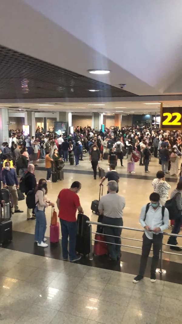 Aeroportos de Congonhas e Guarulhos registram atrasos em voos após aeronautas entrarem em greve