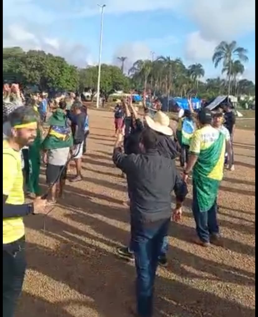 Polícia do DF recua de operação para desmontar acampamento bolsonarista
