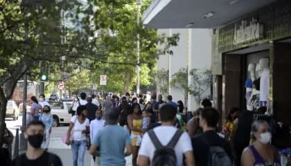 Ano de 2022 termina com risco iminente de nova variante do coronavírus, alertam especialistas