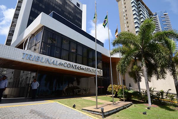 Conselheiro Gilberto Jales é eleito presidente do TCE para o biênio 2023-2024; Poti Júnior é o vice