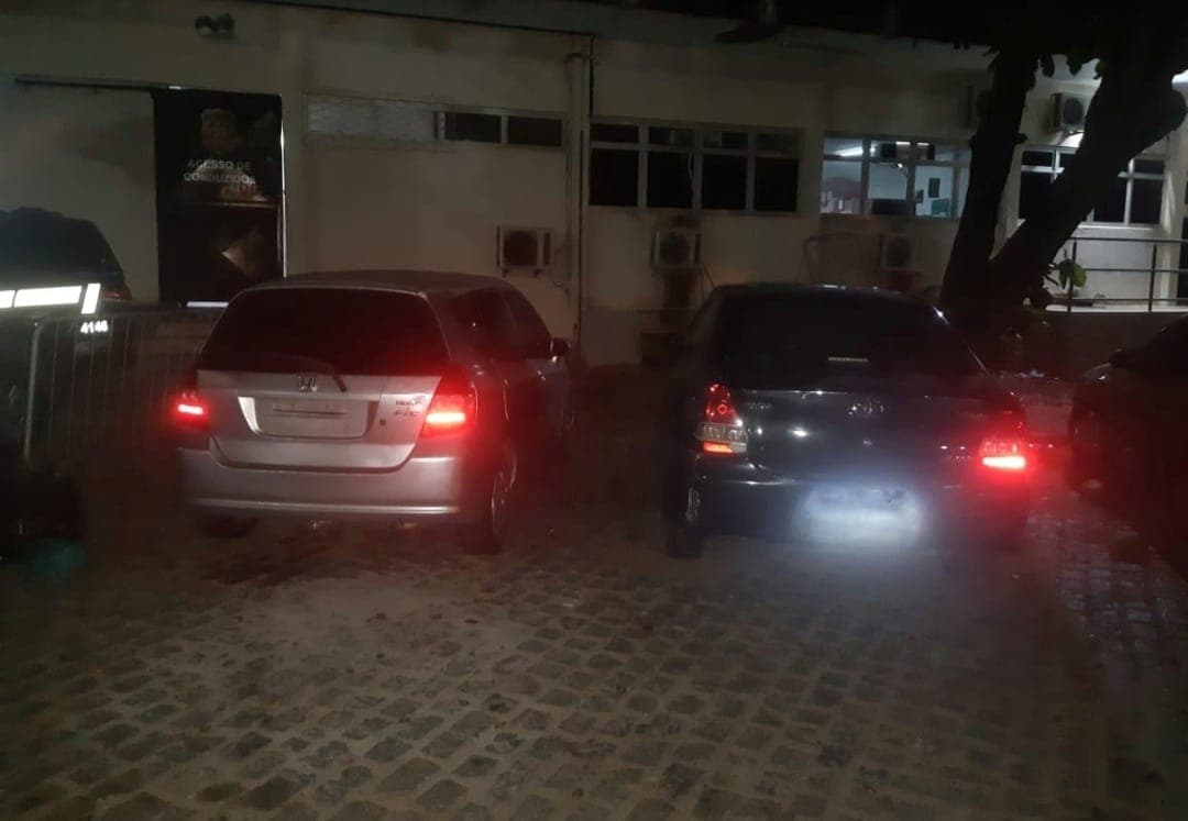 Terror: Bandidos rendem família, roubam carros, sequestram vítimas e trocam tiros com a PM em Natal