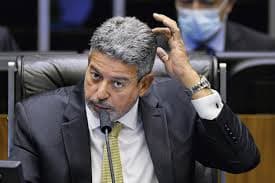 Na velocidade da luz ou câmera lenta. Qual o verdadeiro ritmo da Câmara em Brasília? Entenda.