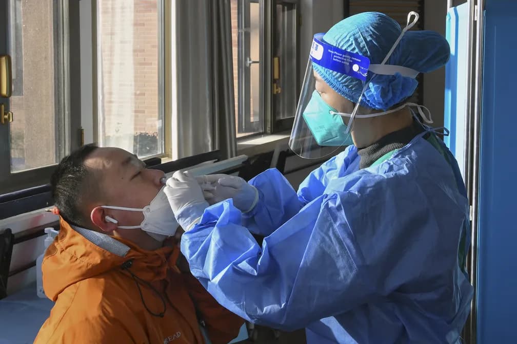 China: Covid está infectando 37 milhões de pessoas por dia, diz site