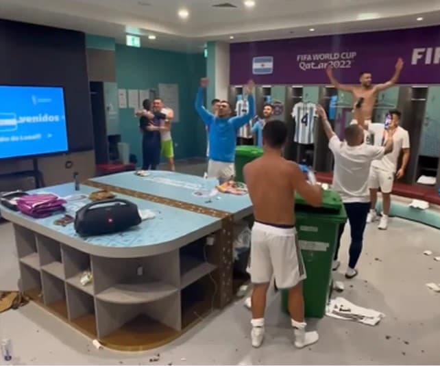[VÍDEO] Comemoração no vestiário da Argentina tem provocação ao Brasil: "o pentacampeão se tremeu"
