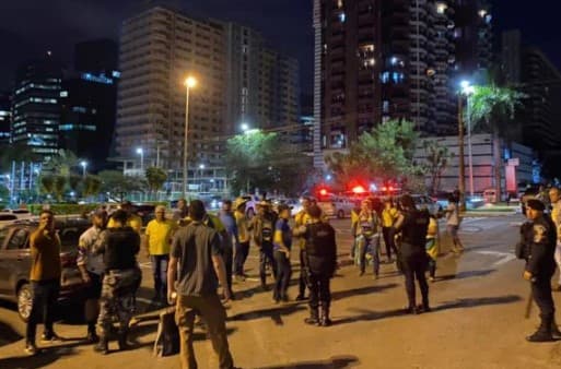 VÍDEO: Bolsonaristas reagem à prisão de indígena, depredam veículos e entram em confronto com a polícia no DF