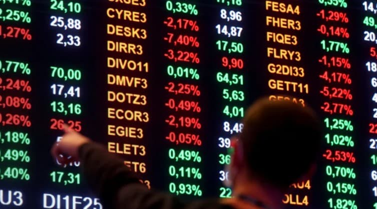 Ibovespa acumula alta de 4,68% em 2022 após último pregão do ano; dólar tem 1ª queda anual em 6 anos