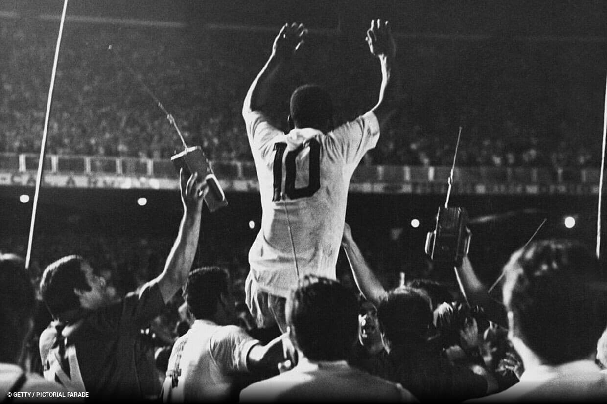 Família de Pelé pedirá ao Santos aposentadoria da camisa 10, usada pelo Rei