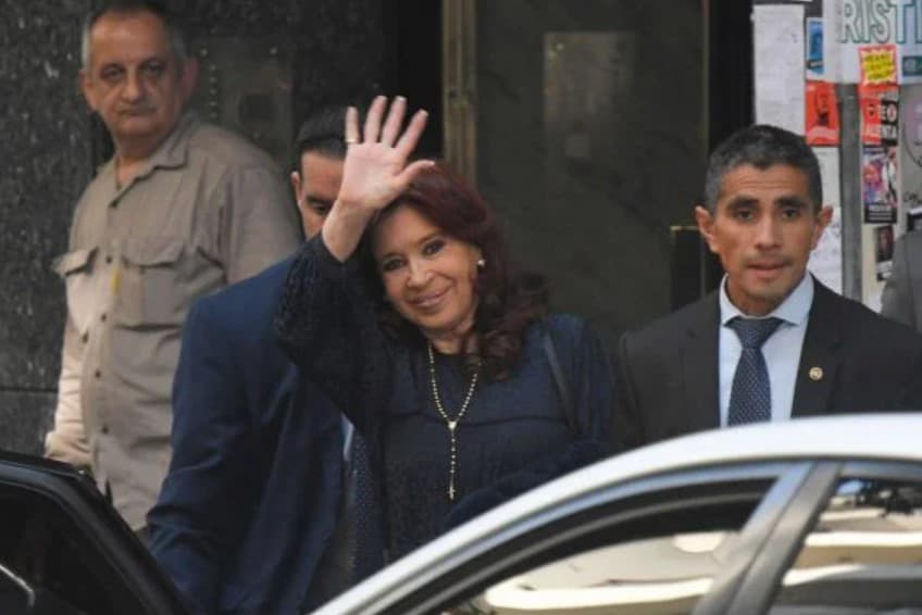 Cristina Kirchner é condenada a seis anos de prisão por corrupção