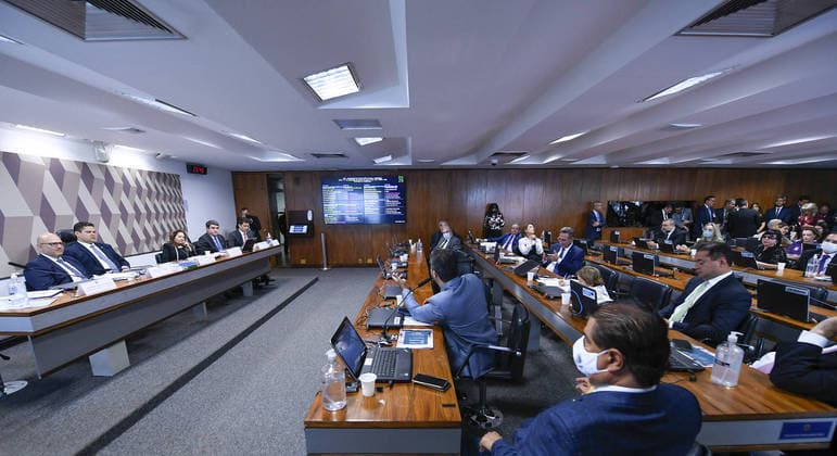 Comissão de Constituição e Justiça do Senado votará PEC do estouro na manhã desta terça (6)