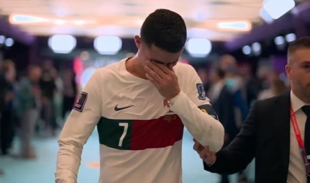 VÍDEO: Cristiano Ronaldo deixa o campo chorando após eliminação de Portugal para o Marrocos