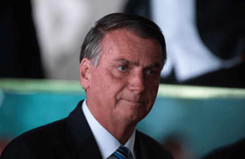 Bolsonaro decidirá na reta final de mandato se sanciona reajustes a servidores públicos