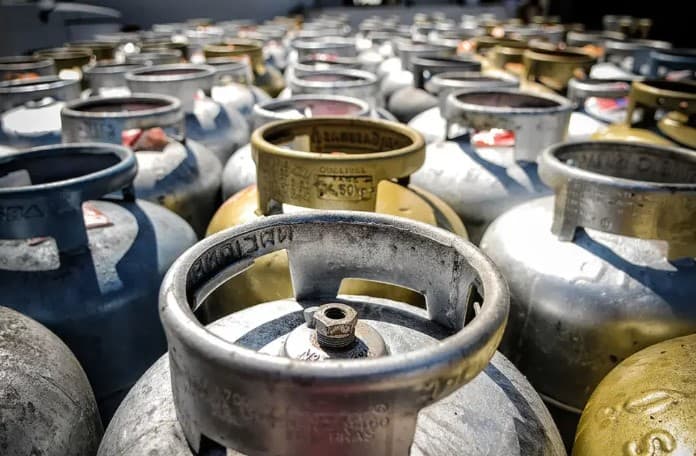 Petrobras reduz preço do gás de cozinha em 9,7% para distribuidoras