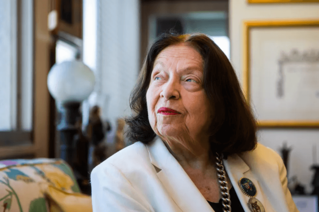 Morre Nélida Piñon, primeira mulher a presidir a Academia Brasileira de Letras